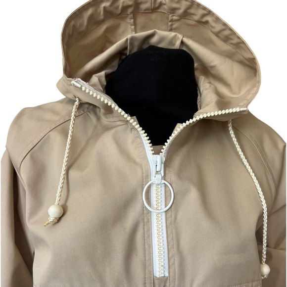Lands End vintage anorak style jacket with big front pocket and hood. Zipfront - Picture 3 of 8